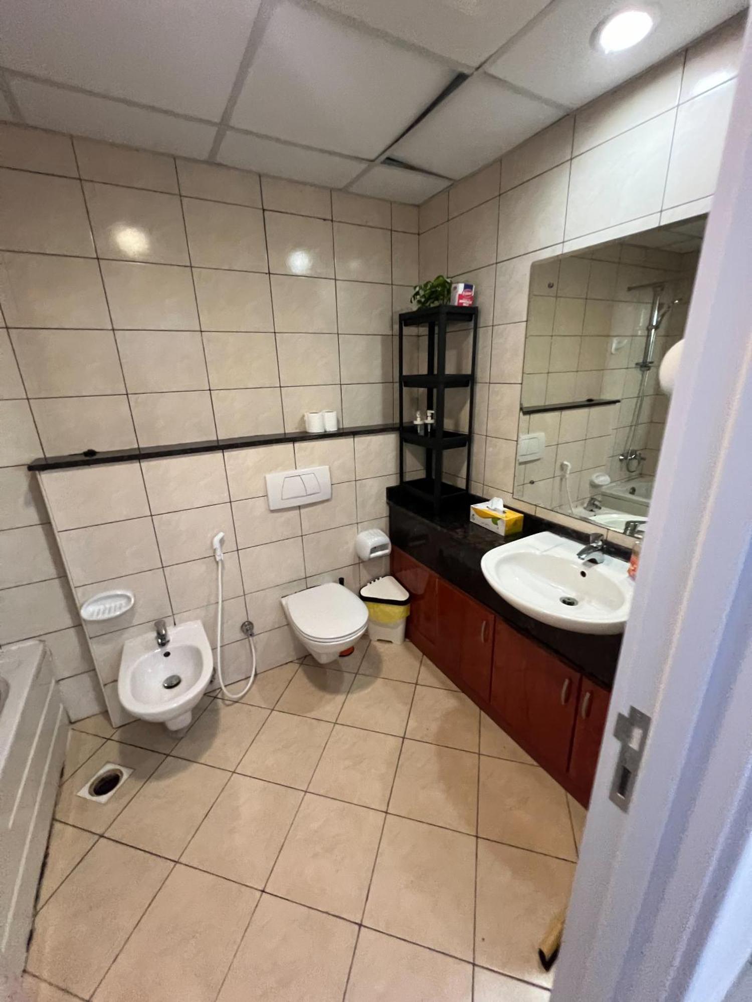 Urban Panda Hostel Marina Дубай Экстерьер фото